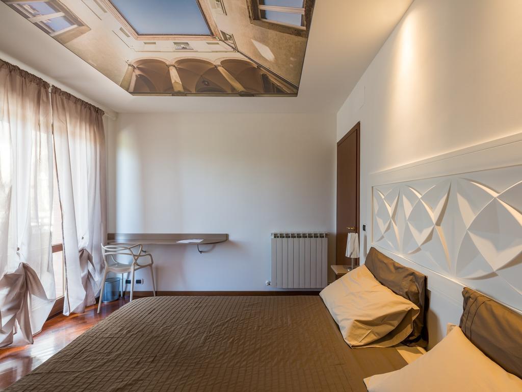 Alla Scoperta Delle Marche Camerino Cameră foto